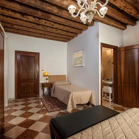 Pensión Anzolo Palace - & Venecia