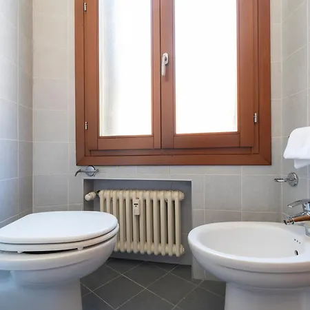 Anzolo Palace - & Гостевой дом 3*