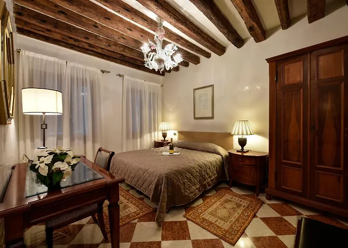 Pensión Anzolo Palace - &