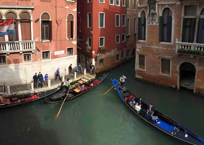 Pensión Anzolo Palace - & 3*