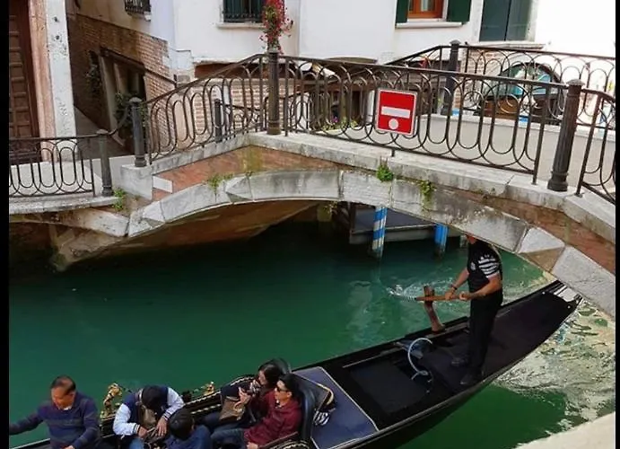 Pensión Anzolo Palace - & 3*