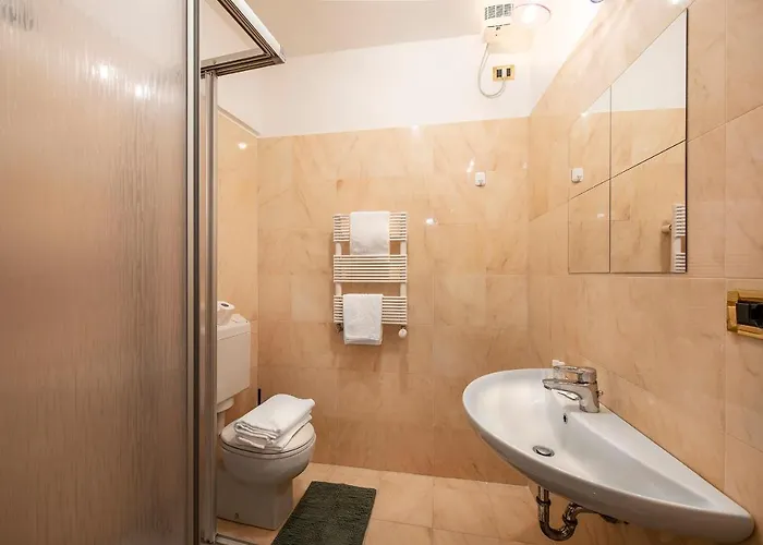 Anzolo Palace - & Pensión Venecia