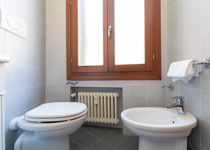 Anzolo Palace - & Pensión 3*