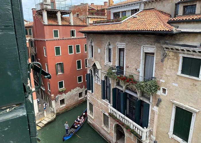 Anzolo Palace - & Pensión 3*