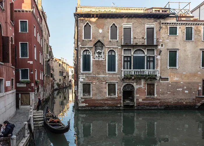 Anzolo Palace - & Pensión 3*