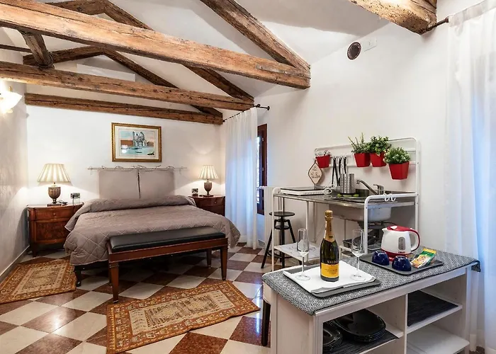 Anzolo Palace - & Venecia